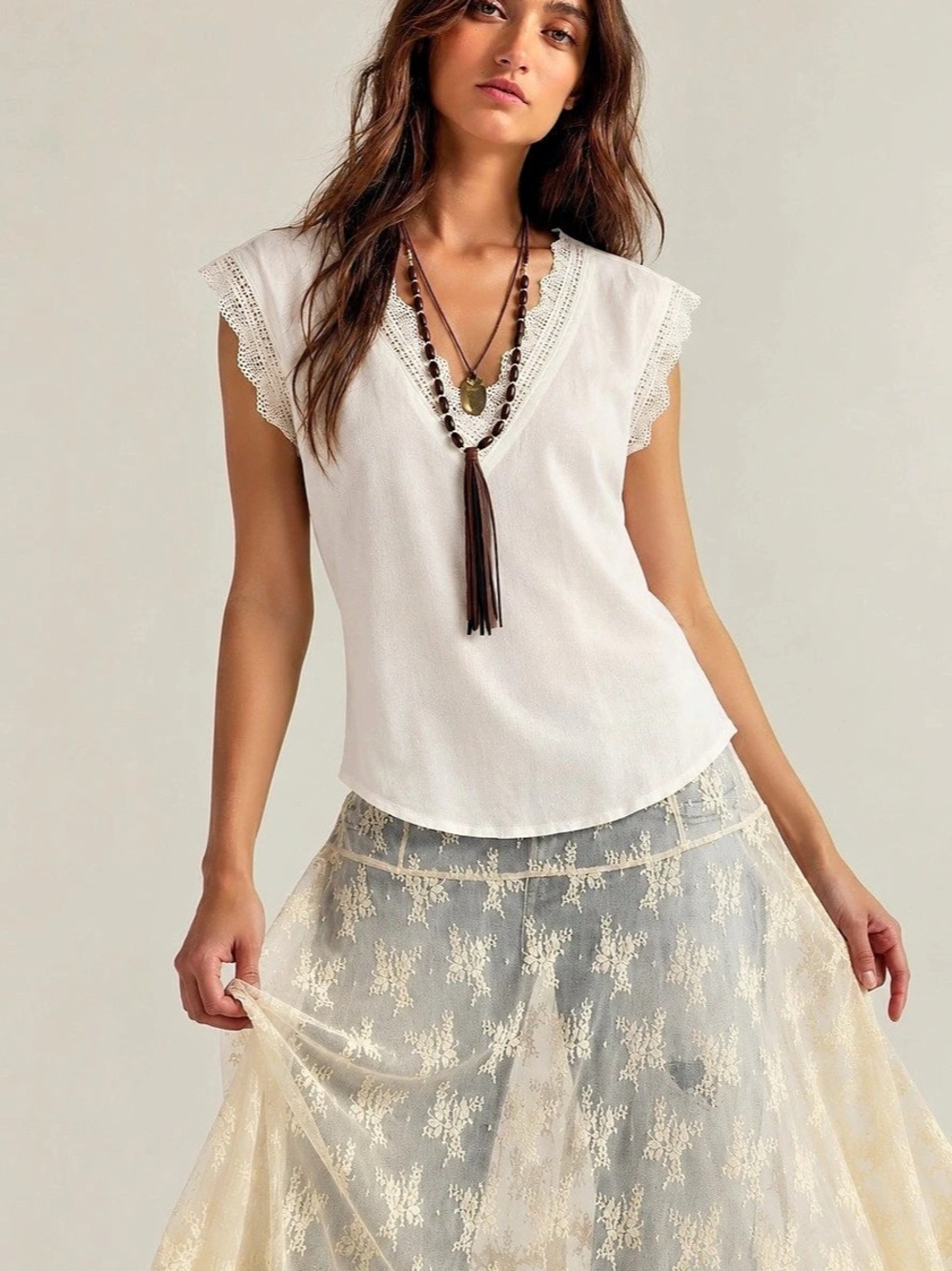 433. Dex Women'Small White Lace Trim V-Neck Size Small Like New